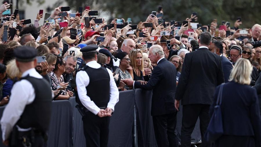 Britain's King Charles and Queen Camilla walk outside Buckingham Palace, following the passing of Britain's Queen Elizabeth, in London, Britain, September 9, 2022. REUTERS/Henry Nicholls