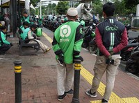 Tarif Ojol Naik, Konsumen Pilih Naik Angkutan Umum?