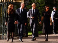 Momen 'Bersama Lagi' Kedua Putra Raja Charles III