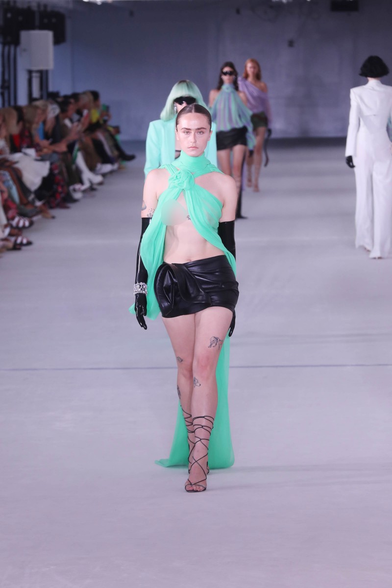 NEW YORK, NEW YORK - SEPTEMBER 10: Ella Emhoff walks the runway during the S/S 2023 Prabal Gurung fashion show during New York Fashion Week at United Nations Plaza on September 10, 2022 in New York City. (Photo by Taylor Hill/FilmMagic)
