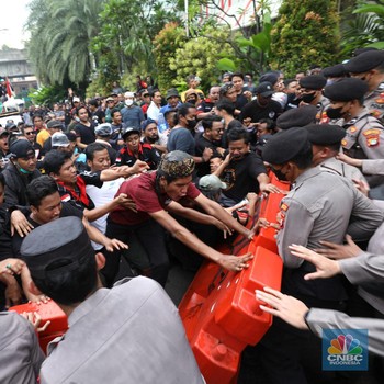 Momen Ojol Demo Tuntut Penyesuaian Tarif Gegara BBM Naik