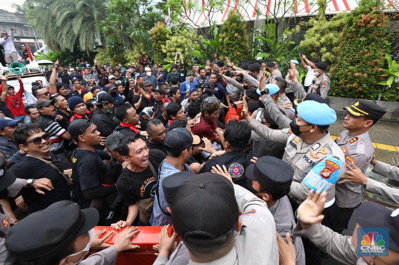 Demo Penyesuaian Tarif Ojol (CNBC Indonesia/Tri Susilo)