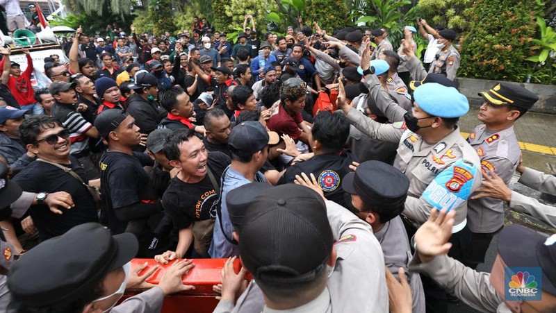 Demo Penyesuaian Tarif Ojol (CNBC Indonesia/Tri Susilo)