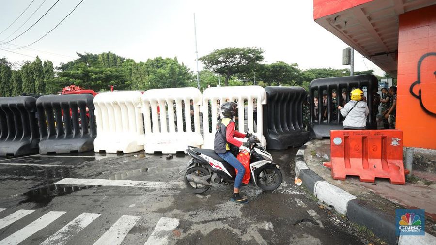 Keamanan Jelang Demo BBM di Jakarta, Senin (12/9) (CNBC Indonesia/Tri Susilo)