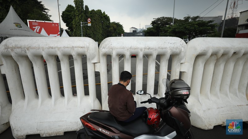 Keamanan Jelang Demo BBM di Jakarta, Senin (12/9) (CNBC Indonesia/Tri Susilo)