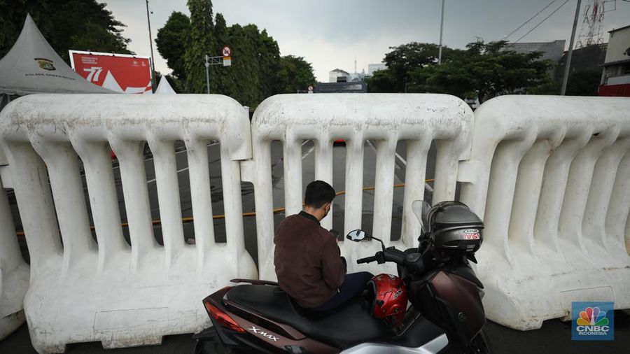 Keamanan Jelang Demo BBM di Jakarta, Senin (12/9) (CNBC Indonesia/Tri Susilo)