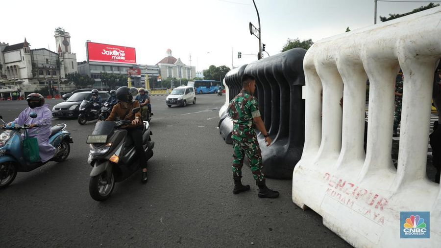 Keamanan Jelang Demo BBM di Jakarta, Senin (12/9) (CNBC Indonesia/Tri Susilo)