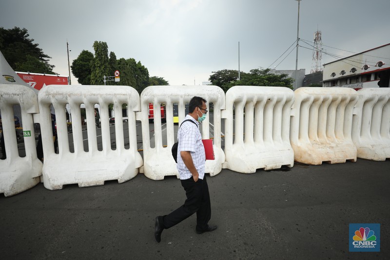 Keamanan Jelang Demo BBM di Jakarta, Senin (12/9) (CNBC Indonesia/Tri Susilo) Keamanan Jelang Demo BBM di Jakarta, Senin (12/9) (CNBC Indonesia/Tri Susilo)