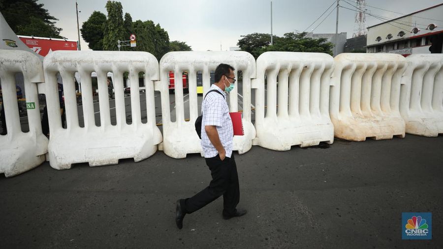 Keamanan Jelang Demo BBM di Jakarta, Senin (12/9) (CNBC Indonesia/Tri Susilo)