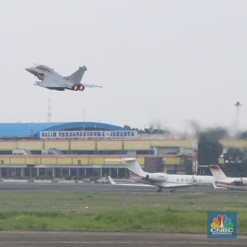 Penampakan Jet Tempur Prancis Wara-Wiri di Langit RI