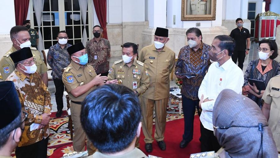 Presiden saat memberikan arahan dalam pertemuan dengan seluruh kepala daerah secara luring dan daring di Istana Negara, Jakarta, pada Senin, 12/9/2022. (Foto: Kris - Biro Pers Sekretariat Presiden)