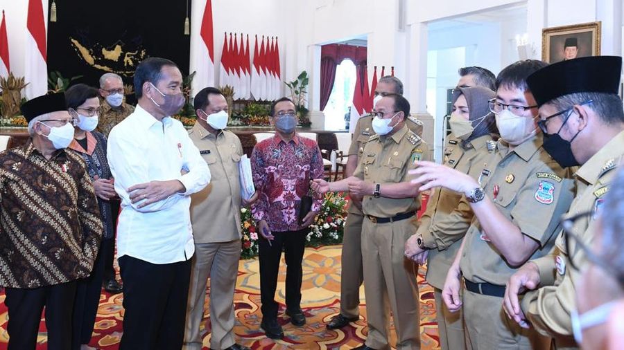 Presiden saat memberikan arahan dalam pertemuan dengan seluruh kepala daerah secara luring dan daring di Istana Negara, Jakarta, pada Senin, 12/9/2022. (Foto: Kris - Biro Pers Sekretariat Presiden)