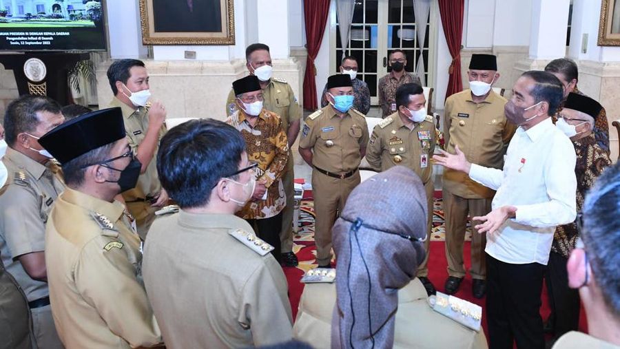 Presiden saat memberikan arahan dalam pertemuan dengan seluruh kepala daerah secara luring dan daring di Istana Negara, Jakarta, pada Senin, 12/9/2022. (Foto: Kris - Biro Pers Sekretariat Presiden)