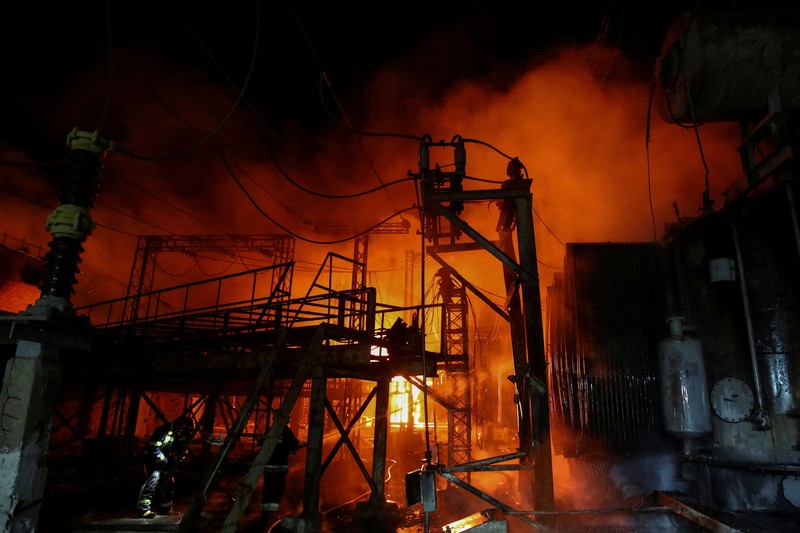 UKRAINE-CRISIS/KHARKIV-BLACKOUT A view shows a burning 5th thermal power plant hit by a Russian missile strike, amid Russia's attack on Ukraine, in Kharkiv, Ukraine September 11, 2022. REUTERS/Gleb Garanish