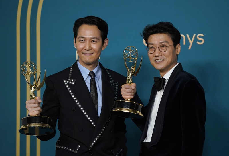Lee Jung-jae  holds his trophy for Outstanding Lead Actor In A Drama Series for 