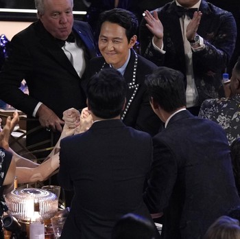 Pemenang Emmy Awards 2022, dari Zendaya hingga Lee Jung-Jae