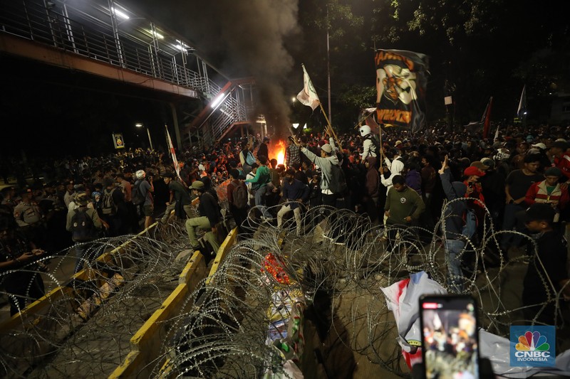 Aksi Demo BBM (CNBC Indonesia/Tri Susilo) Aksi Demo BBM (CNBC Indonesia/Tri Susilo)