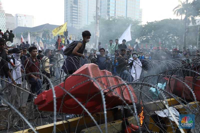 Aksi Mahasiswa Demo Penolakan Kenaikan BBM (CNBC Indonesia/Tri Susilo)