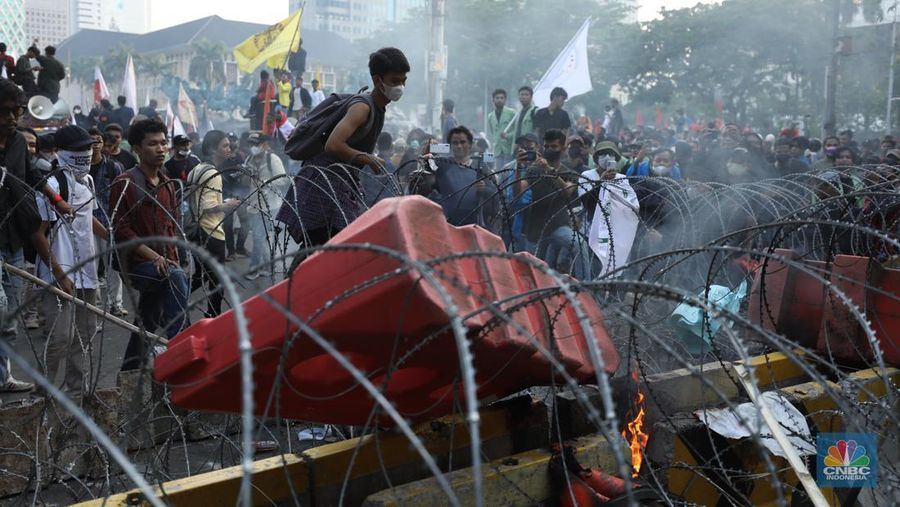 Aksi Mahasiswa Demo Penolakan Kenaikan BBM (CNBC Indonesia/Tri Susilo)