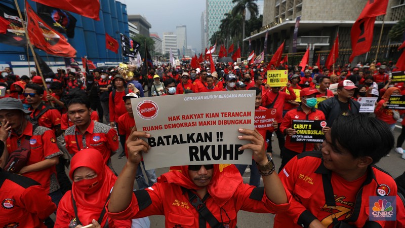 Demo Buruh di Patung Kuda (CNBC Indonesia/Tri Susilo)