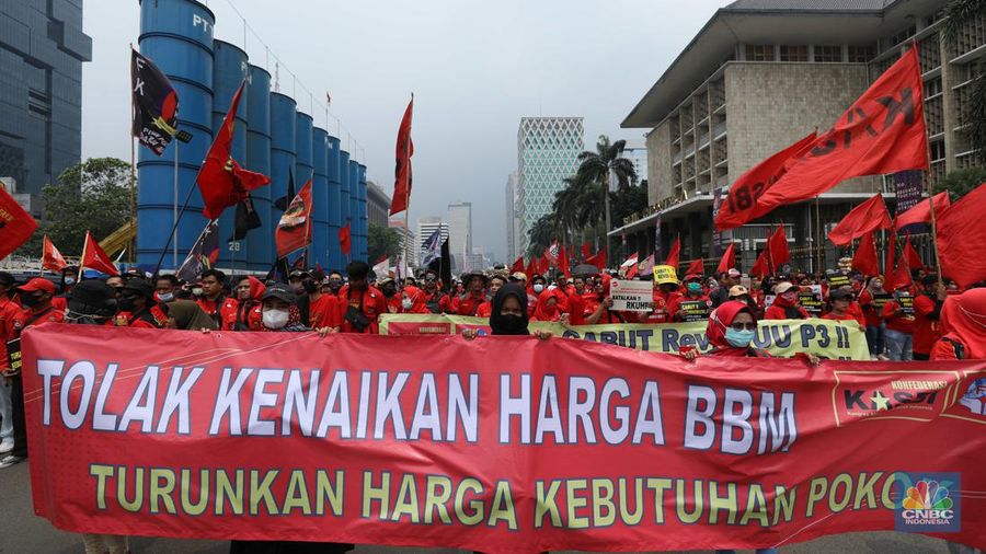 Demo Buruh di Patung Kuda (CNBC Indonesia/Tri Susilo)