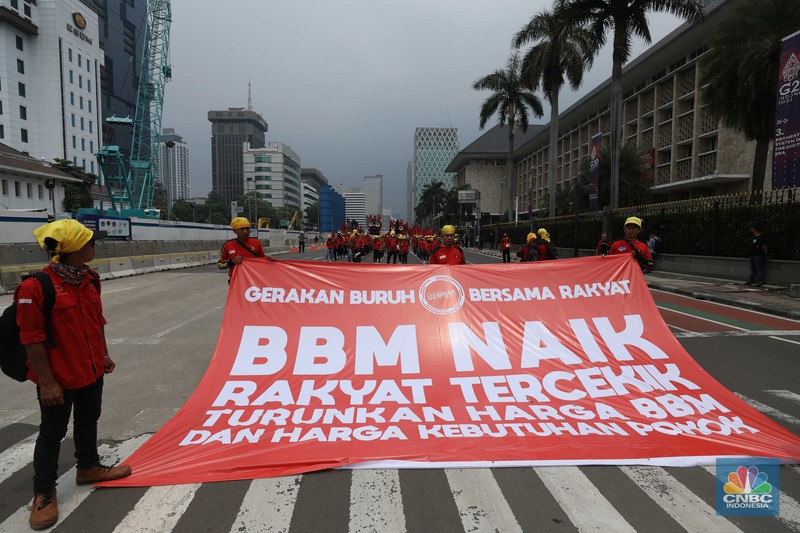 Demo Buruh di Patung Kuda (CNBC Indonesia/Tri Susilo)