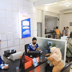 Layanan Lengkap, Cerita Warga NTB Yang Dilayani Gerai Senyum