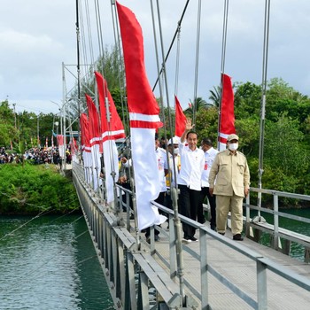 Ini Jembatan 'Melayang' Indiana Jones yang Diresmikan Jokowi