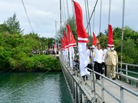 Ini Jembatan 'Melayang' Indiana Jones yang Diresmikan Jokowi