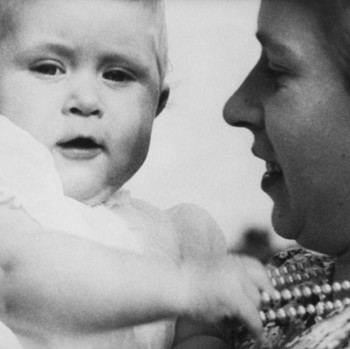 Jadi Pengganti Ratu Elizabeth, Intip Potret Kecil Charles III