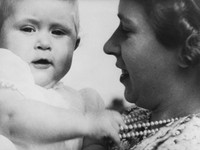 Jadi Pengganti Ratu Elizabeth, Intip Potret Kecil Charles III