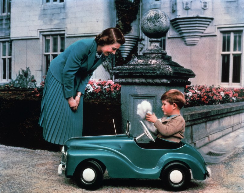 504296796 Princess Elizabeth (later Queen Elizabeth II) with her baby son Prince Charles, 1949. (Photo by Fox Photos/Hulton Archive/Getty Images)