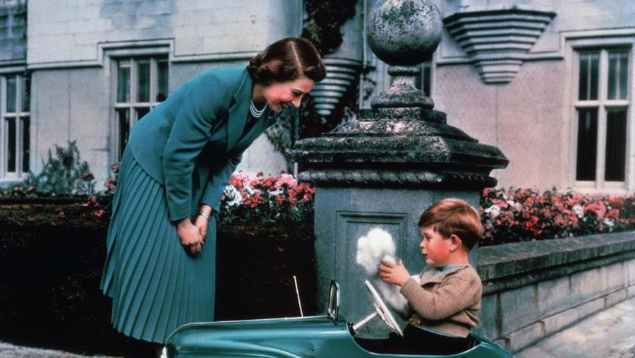 Princess Elizabeth (later Queen Elizabeth II) with her baby son Prince Charles, 1949. (Photo by Fox Photos/Hulton Archive/Getty Images)