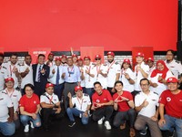 Pengemudi AirAsia Digaji, Driver Gojek-Grab Bakal Berpaling?