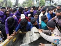 Panas! Aksi Tolak BBM Naik, Mahasiswa-Polisi Saling Dorong