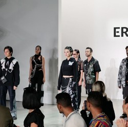 Artis & Selebgram RI Melenggang di New York Fashion Week