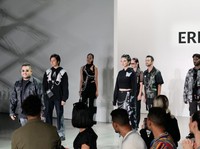 Artis & Selebgram RI Melenggang di New York Fashion Week