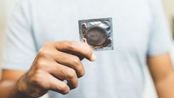 8 Mitos dan Fakta Kondom yang Wajib Diluruskan