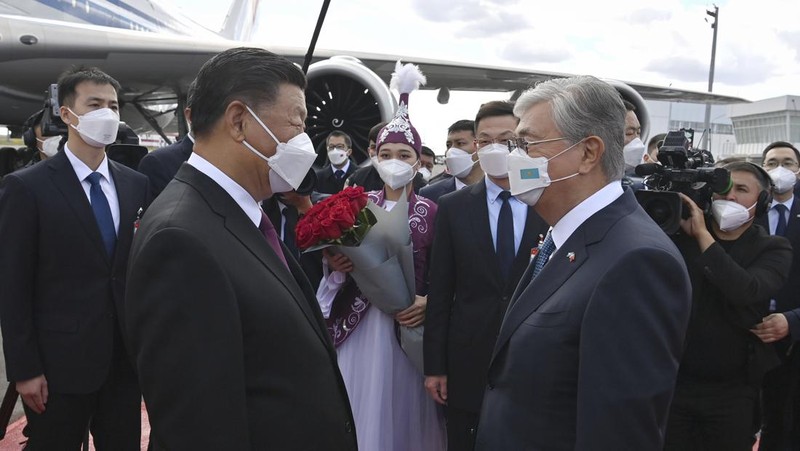 Kazakhstan  President Kassym-Jomart Tokayev, right, meets Chinese President Xi Jinping in an airport in Nur-Sultan, Kazakhstan, Wednesday, Sept. 14, 2022. (Kazakhstan President press-service via AP)