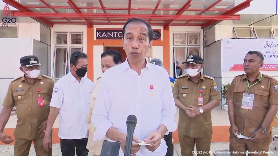 Keterangan Pers Presiden Jokowi Usai Tinjau Penyerahan BLT BBM di Maluku Barat Daya, 15 Sept 2022