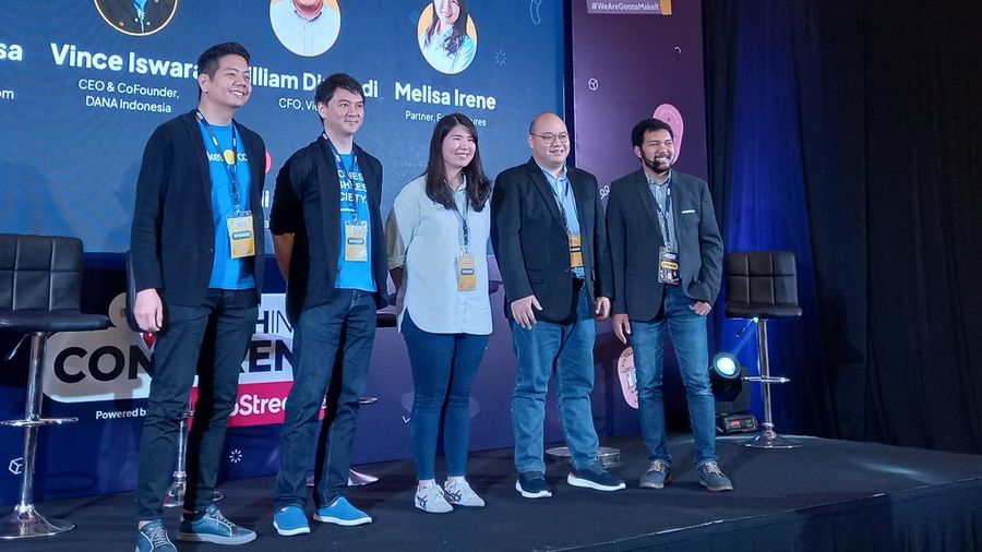 (Kiri ke kanan) CEO Tiket.com George Hendrata, CEO DANA Vincent Iswara, Partner East Ventures Melisa Irene, dan CFO Vidio William Djumadi