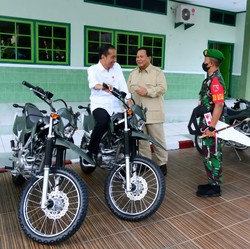 Momen Jokowi & Prabowo Sebar 'Belalang Tempur' di Maluku