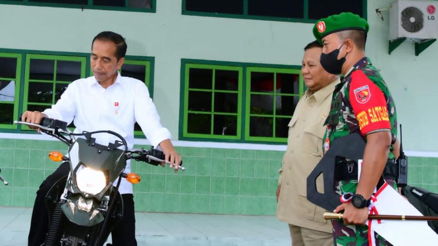 Presiden Jokowi Tinjau Penyerahan Motor di Kodim 1503/Tual. (Foto: Muchlis Jr - Biro Pers Sekretariat Presiden)