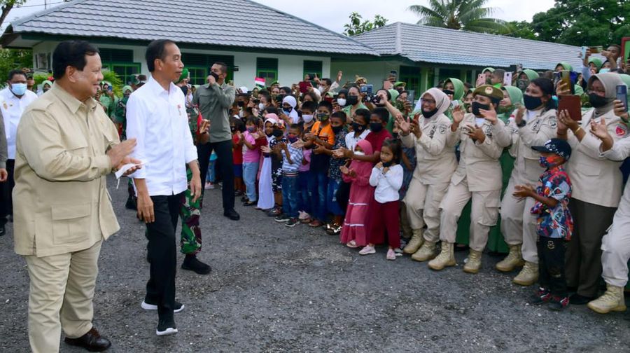 Presiden Jokowi Tinjau Penyerahan Motor di Kodim 1503/Tual. (Foto: Muchlis Jr - Biro Pers Sekretariat Presiden)