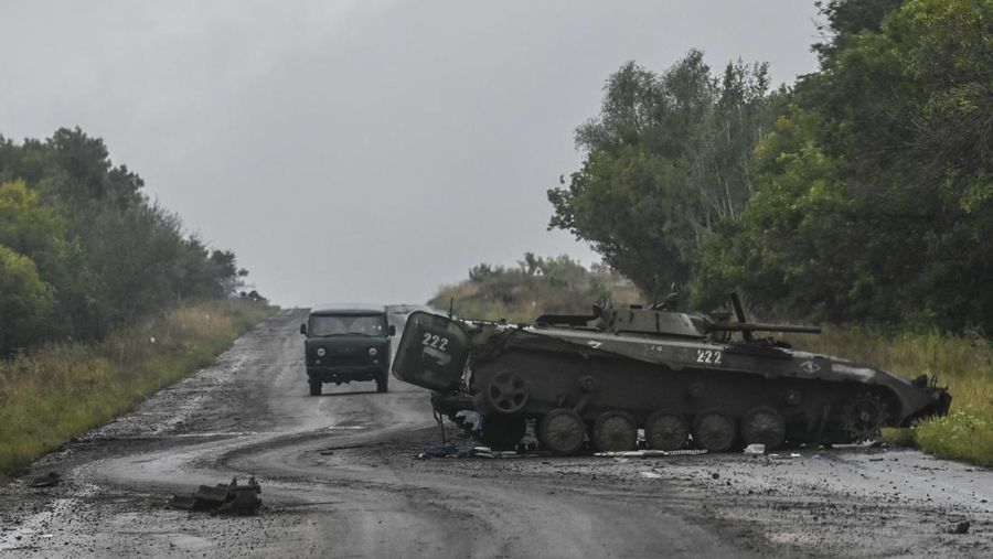 TOPSHOT - This photograph taken on September 14, 2022 shows a destroyed Russian BMP Infantry fightign vehicle on the outskirts of Izyum, Kharkiv Region, eastern Ukraine amid the Russian invasion of Ukraine. (Photo by Juan BARRETO / AFP) (Photo by JUAN BARRETO/AFP via Getty Images)