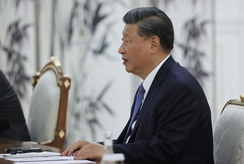 China's President Xi Jinping and Russian President Vladimir Putin pose with Mongolia's President during their trilateral meeting on the sidelines of the Shanghai Cooperation Organisation (SCO) leaders' summit in Samarkand on September 15, 2022. (Photo by Alexandr Demyanchuk / SPUTNIK / AFP) (Photo by ALEXANDR DEMYANCHUK/SPUTNIK/AFP via Getty Images)