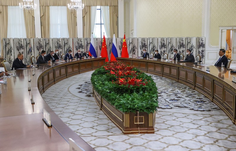 China's President Xi Jinping and Russian President Vladimir Putin pose with Mongolia's President during their trilateral meeting on the sidelines of the Shanghai Cooperation Organisation (SCO) leaders' summit in Samarkand on September 15, 2022. (Photo by Alexandr Demyanchuk / SPUTNIK / AFP) (Photo by ALEXANDR DEMYANCHUK/SPUTNIK/AFP via Getty Images)