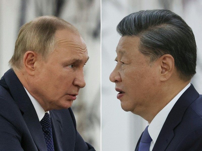 China's President Xi Jinping and Russian President Vladimir Putin pose with Mongolia's President during their trilateral meeting on the sidelines of the Shanghai Cooperation Organisation (SCO) leaders' summit in Samarkand on September 15, 2022. (Photo by Alexandr Demyanchuk / SPUTNIK / AFP) (Photo by ALEXANDR DEMYANCHUK/SPUTNIK/AFP via Getty Images)