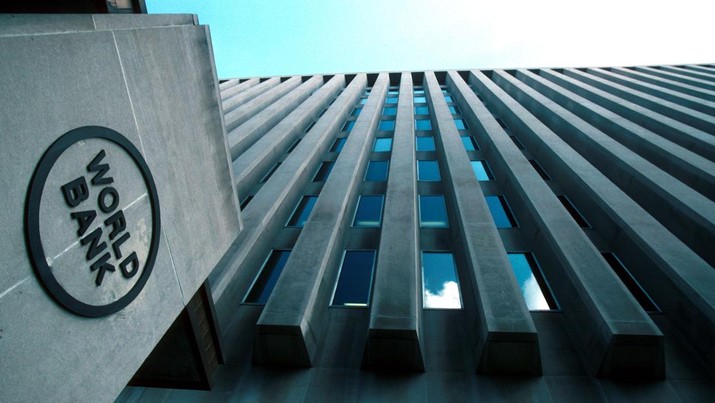 393293 01: A view of the World Bank building October 5, 2000 in Washington, DC. The World Bank bank lends money to developing countries around the world. (Photo by Per-Anders Pettersson/ Getty Images)