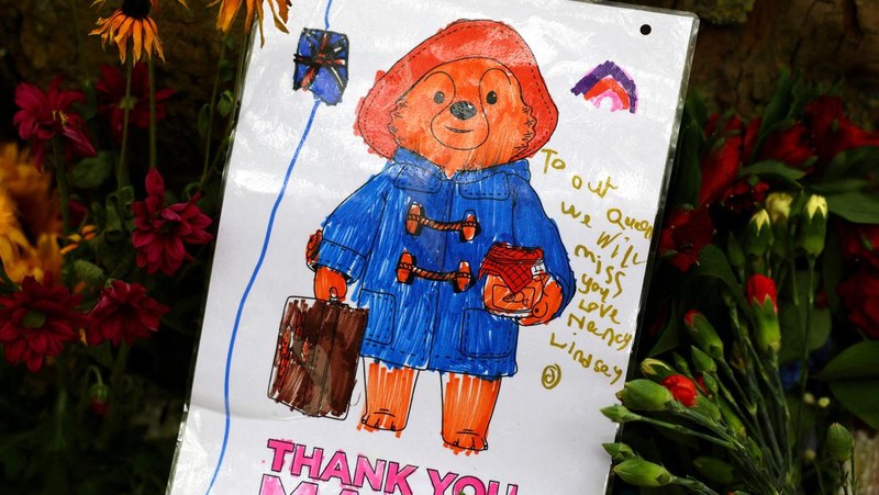 A combination of pictures shows handwritten and drawn tribute messages in respect for Britain's Queen Elizabeth, following her death, at Green Park in London, Britain September 15, 2022.  REUTERS/Kai Pfaffenbach